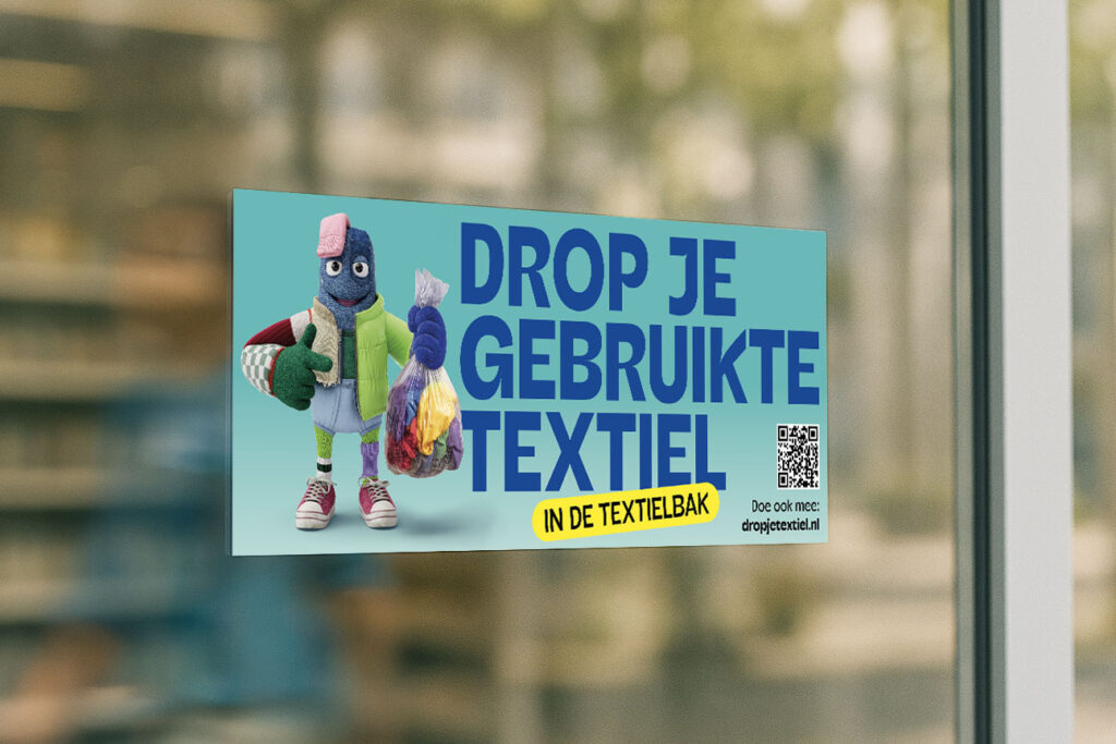 Raamsticker drop je gebruikte textiel, Stichting UPV Textiel